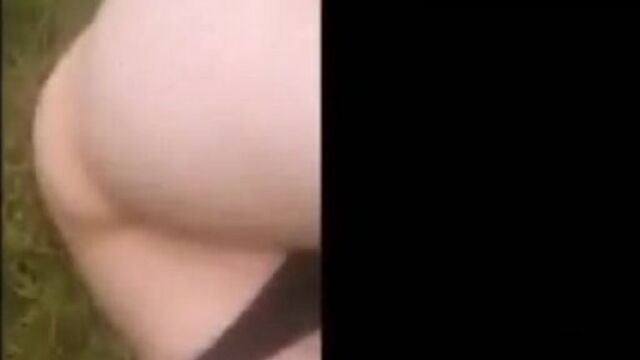 Шол, шол и анал нашел. хахах случается / мужик наткнулся на, голую, спящую и бухую девушку во время прогулки с собакой