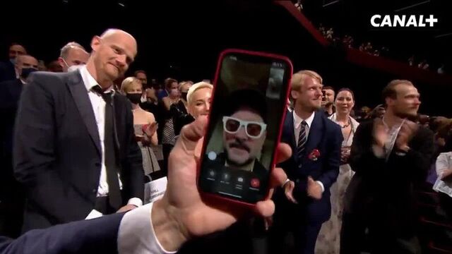 «петровы в гриппе» [cannes 2021]