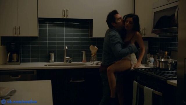 Изнасиловал жену брата пока он спал в соседней комнате [жесть в сериалах и кино]