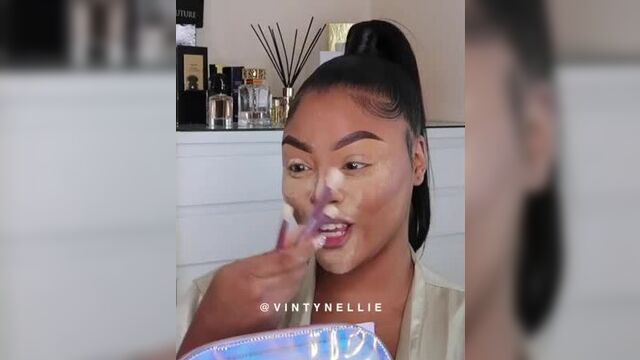 Оцени ее мэйк одним смайлом