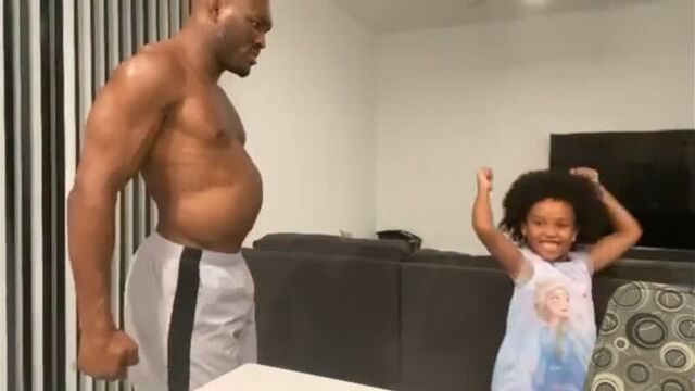 Камару усман с дочкой 