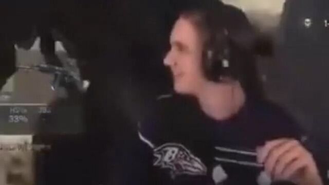 Сексуальныедевушки показывают чудеса гибкости