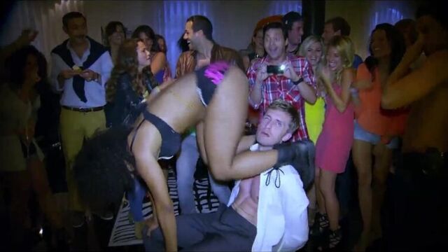 Супернянь стриптиз