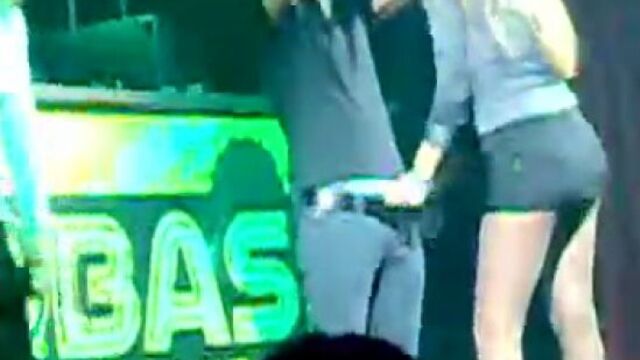 Отсос на сцене глобаса на шира )))