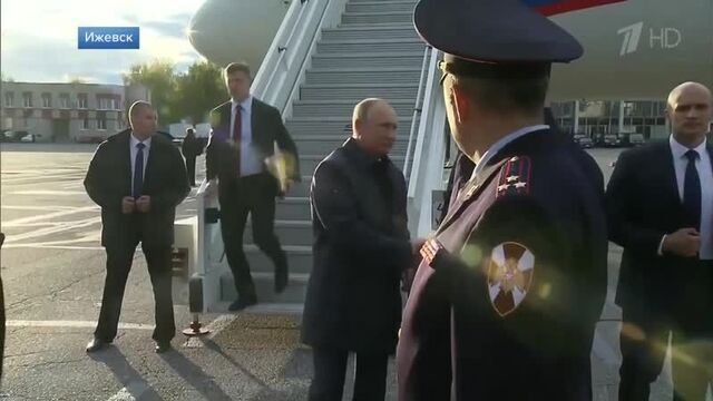 Владимир путин прибыл в ижевск. видео первый канал.