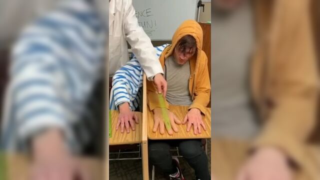 Эксперименты с резиновой рукой