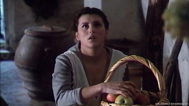 Паренёк ласкает промежность серены гранди