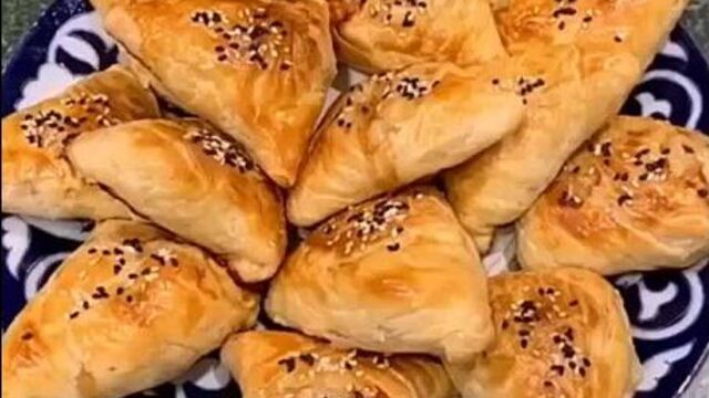 Узбекская слоёная самса (ингредиенты указаны в описании видео)