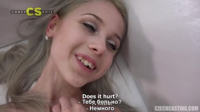 80lb girl loses virginity at a porn shoot (36-килограммовая девушка теряет девственность на порносъемке)