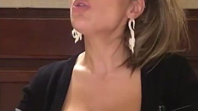 Sexy liz katz girl with nude big tits sing a song