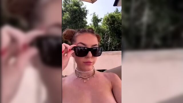 Жопастая brooklyn lee спаривается с мужиком на пляже (полное видео можно найти в описании к видео)