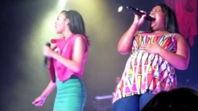 Naya shaking what her momma gave her in rdmh. dublin, 07/02/2011 8pm