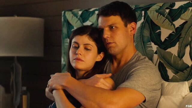 Alexandra anna daddario - ''the white lotus'' s1e01