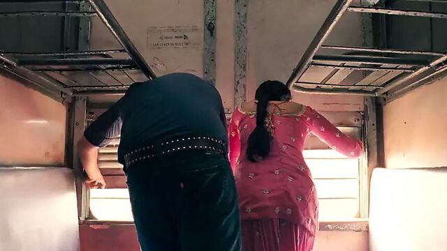 Parineeti chopra train sex scene ishaqzaade (2012) movie