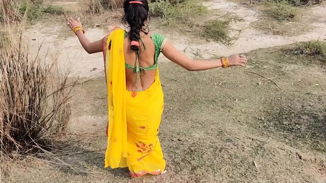 Indian 18 years old village outdoor sex in khet natural big ass show in clear hindi voice
