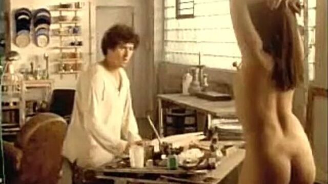 Enf-cmnf-cцена: голая модель и одетый художник