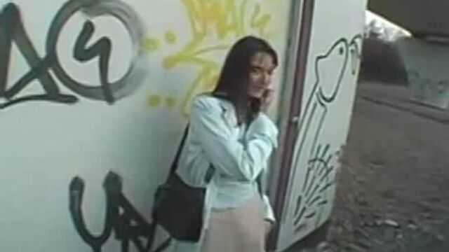 Договоривается на засвет на улице за наличку