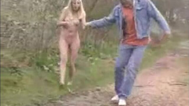 Уличный cmnf: "голая прогулка натали"