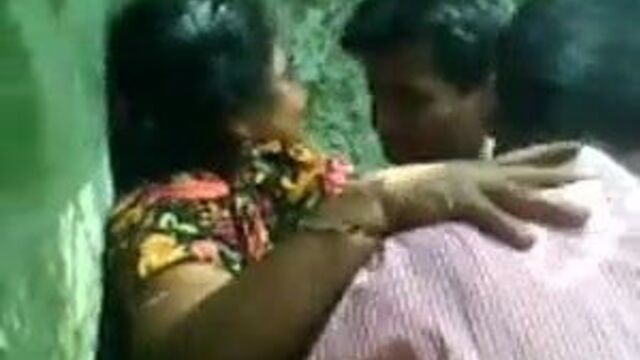 Budhi ko pakad ke kone me toka