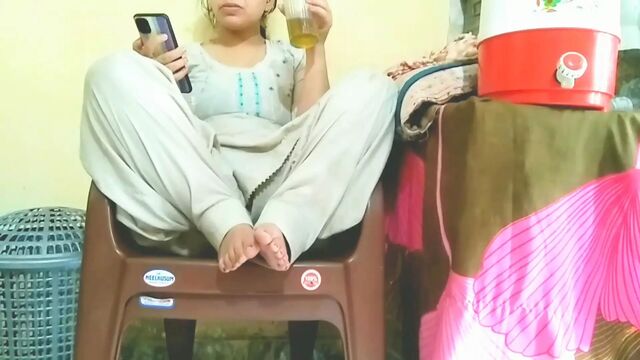 Drink kraane k baad bhai ki girlfriend ko apne bedroom mai le jaa kr chut chudai kiya hindi audio.