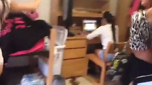 Exhibition vine girls fun 07