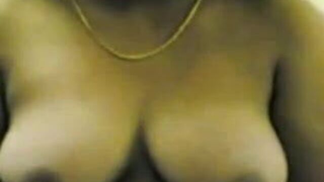 Northindian busty aunty show her fully nude to her partner