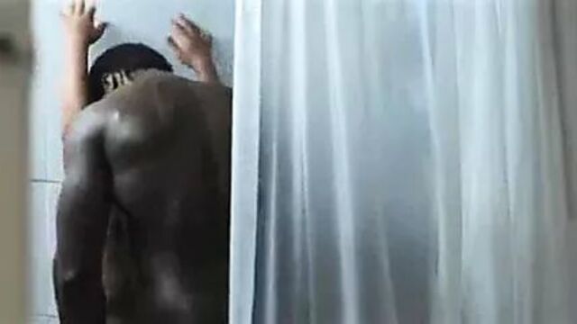 50 cent dicks down bad bitch in shower