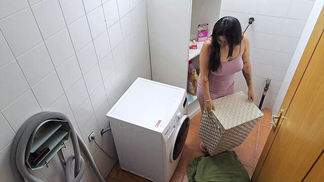 Horny married mom fucks the handyman on the laundry machine
