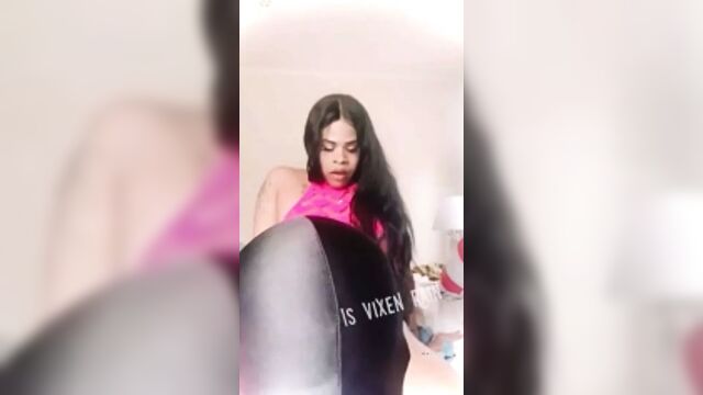 Ts vixen rain getting a blowjob