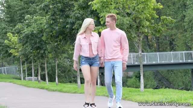 Молодые 19-летние любовники встретились, чтобы устроить красивый секс