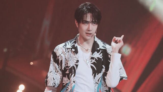 Ван ибо/王一博/wang yibo «пожар среди зимы/冬天里的一把火/ a fire in winter» (рус. суб.)