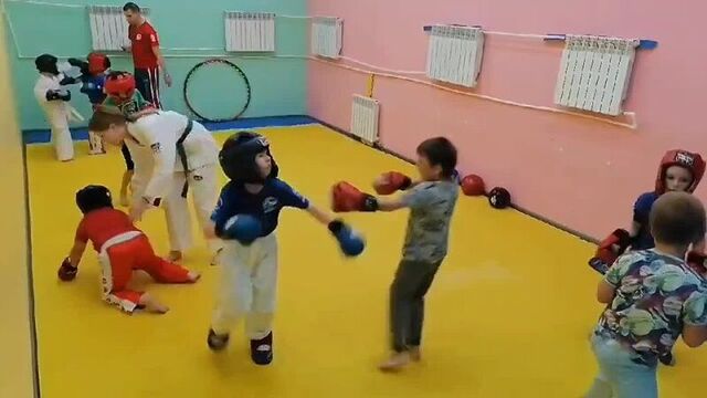 Маленькие супер бойцы