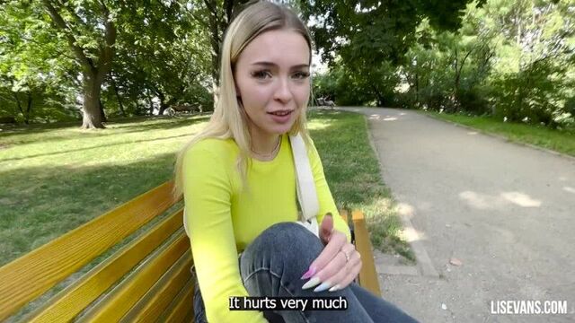 Приложил холодное к ушибу, и член к киске упавшей прохожей | проститутки чебоксары |