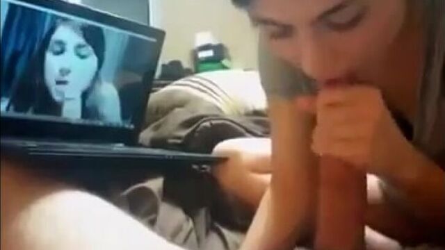 Помогает кончить парню пока он смотрит порно