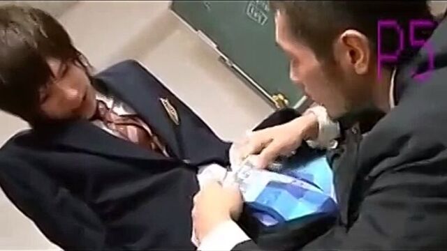 Азиатское гей порно, сладкого мальчика оттрахали по полной в узенькую попку