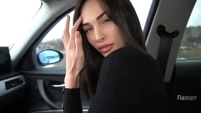 Сладкий минет в машине, секс порно гламурная брюнетка ублажает любовника beautiful gi