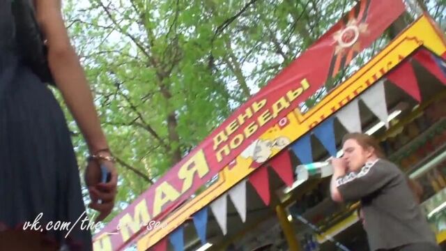 Под юбкой и платьем двух девушек на улице (oversee - подглядывание за девушками)1