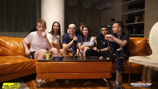 Семья устроила совместный просмотр порно [buster]