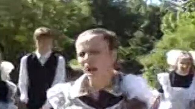 Школьницы засветили трусики