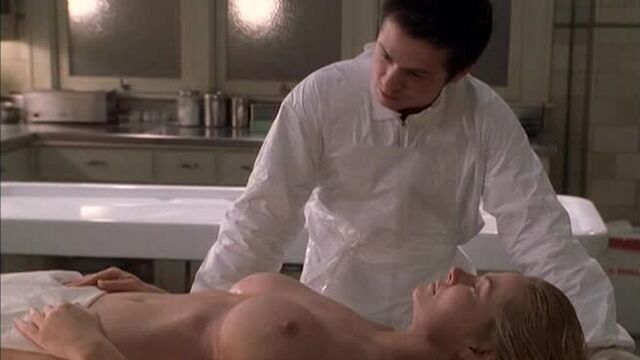 Вероника харт (veronica hart) голая в сериале "клиент всегда мертв" (six feet under, 2001) сезон 1 / серия 5 (s01e05)