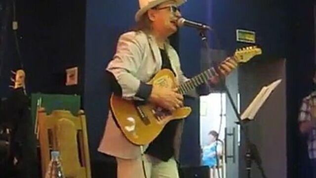 Валерий ярушин - попурри из знакомых песен виа ариэль 70-80-х