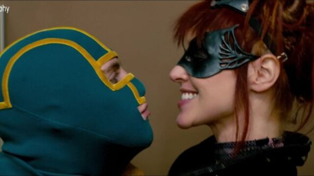 В масках в туалете - линди бут (lindy booth) в фильме "пипец 2" (kick ass 2, 2013, джефф уодлоу) 1080p