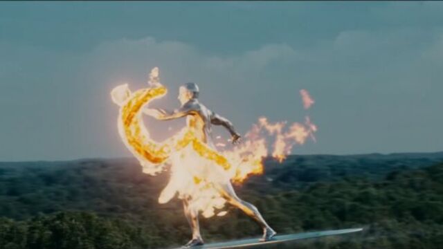 Человек факел против серебряного сёрфера - фантастическая четверка: вторжение серебряного серфера [ фильм 2007 крис эванс]