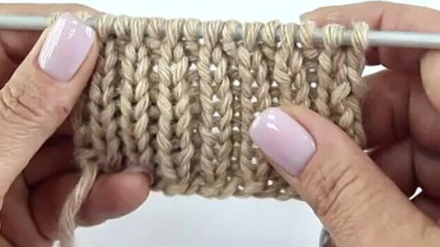 Немецкий витой набор петель спицами. эластичный наборный край.mp4