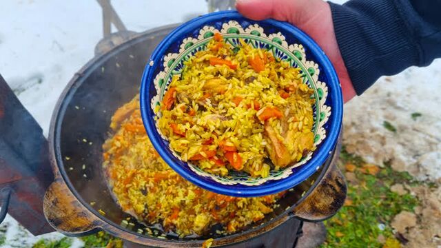 Плов из курицы в казане на костре. бюджетно и вкусно!