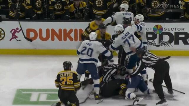 Игроки «бостона» и «тампы» подрались спустя 9 секунд с начала матча