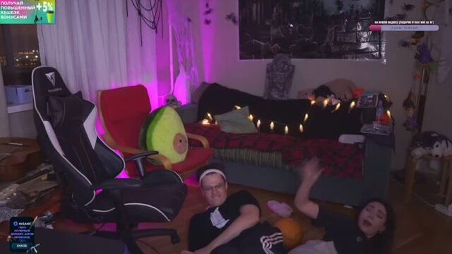 [buster twitch] катя плюнула бустеру в лицо!!!/ бустер пернул в катю на стриме/ бустер рофлит над катей