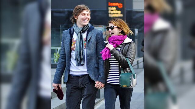 Эван питерс и эмма робертс