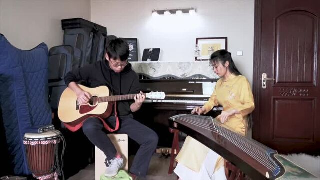 Гучжэн и гитара, композиция "картина "по реке в день цинмин"". ли юйган (古筝吉他版《清明上河圖 》)