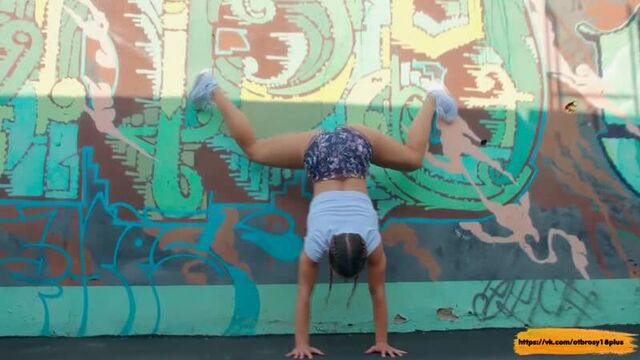 Тверк от сочной модели